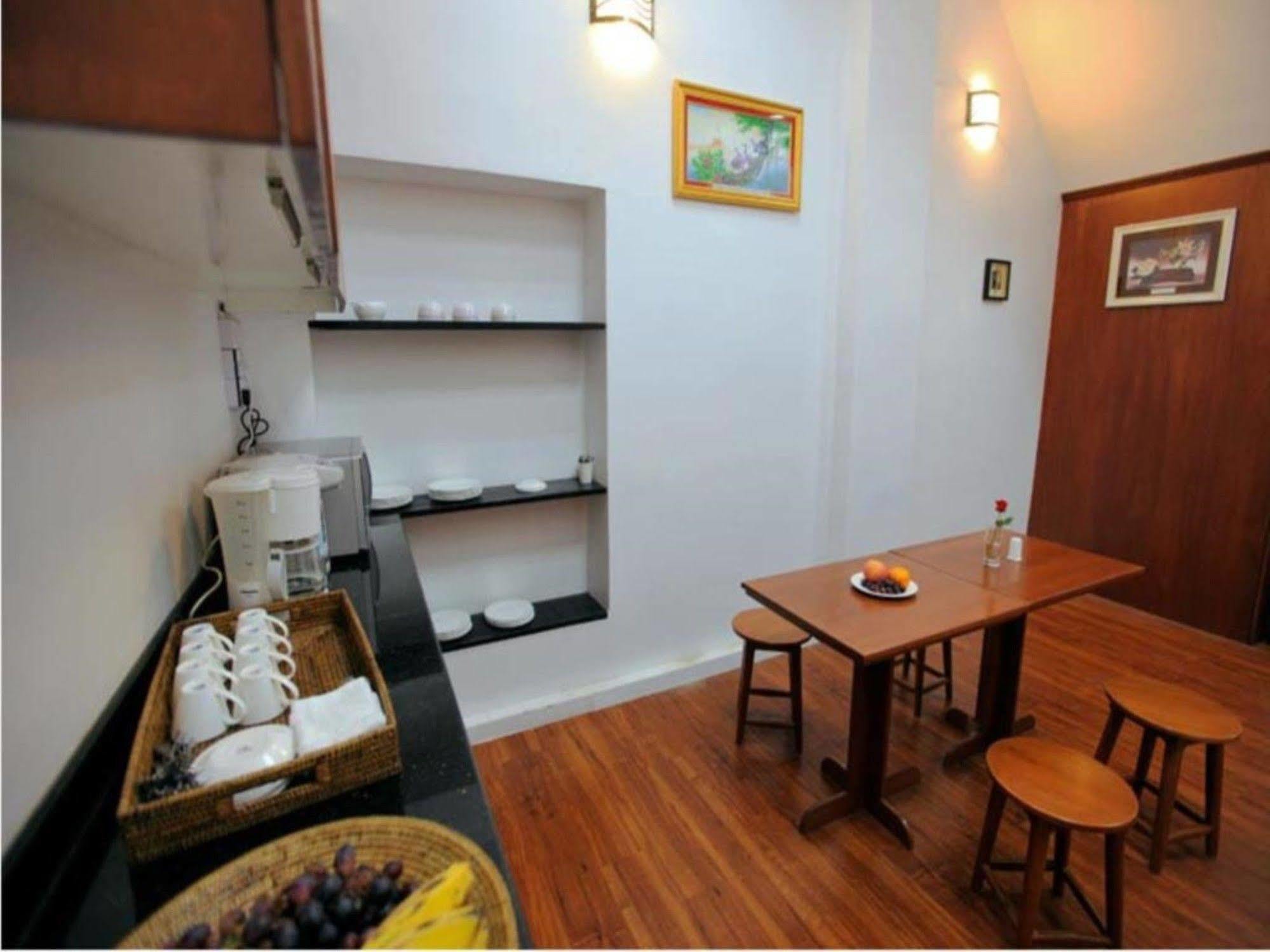 Four Rivers Youth Hostel Yangon Dış mekan fotoğraf